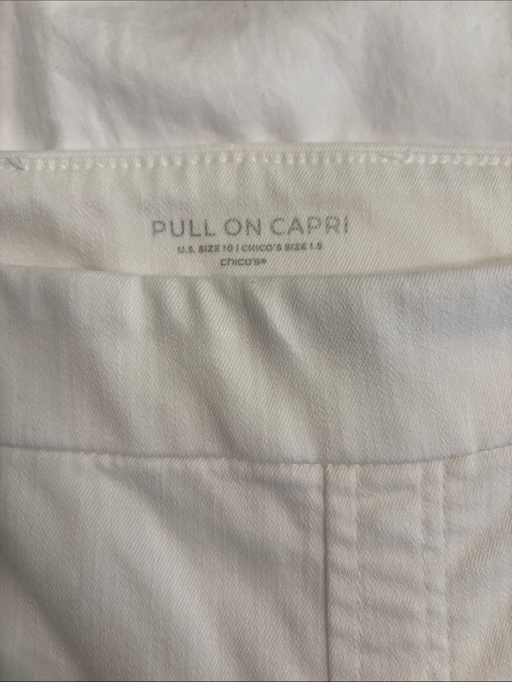 Chico's White Pull-On Capri Pants